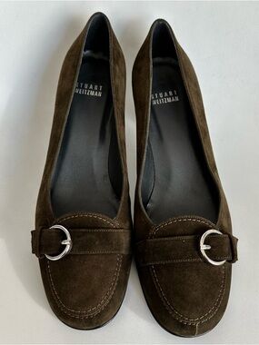 Stuart Weitzman Women’s 7.5 Brown Suede Kitten Heel Loafer Pump Buckle Round Toe